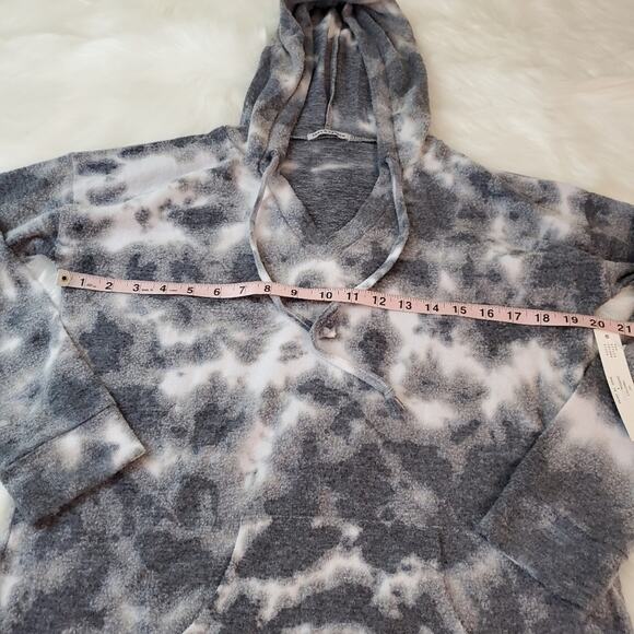 NWT MSRP $55 Theo & Spence Small Tie Dye V-Neck Hoodie - Picture 6 of 8